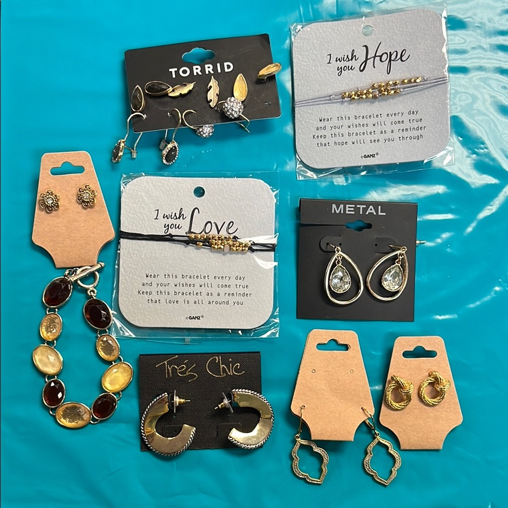 Gold tone jewelry lot